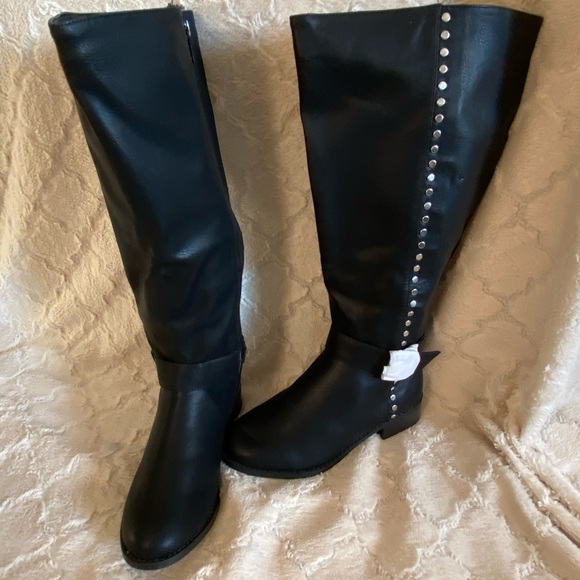 Boots - Picture 2 of 4